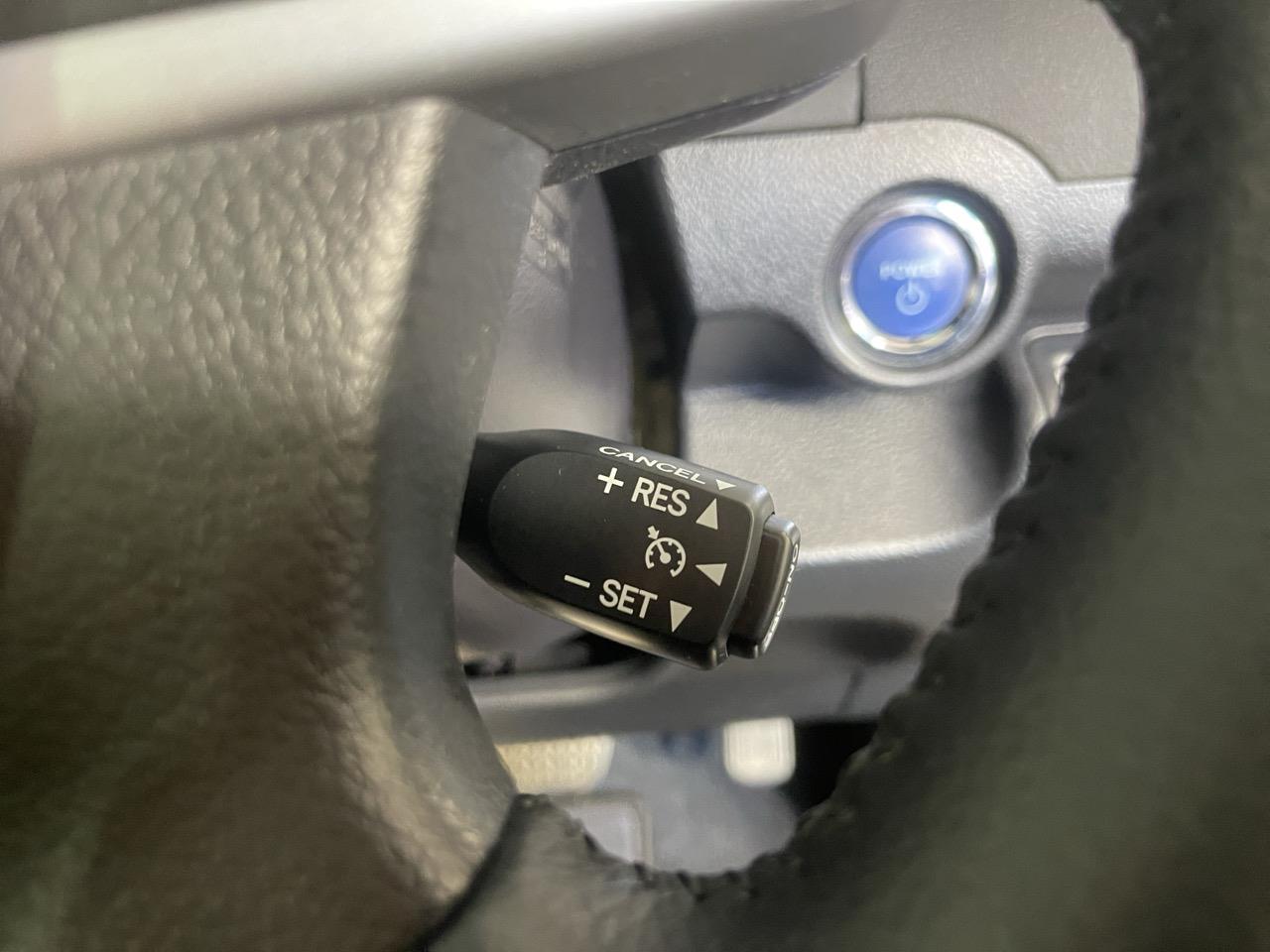 2013 Toyota Camry HYBRID G Sedan REVERSING CAMERA + AUTO LIGHTS + PUSH START