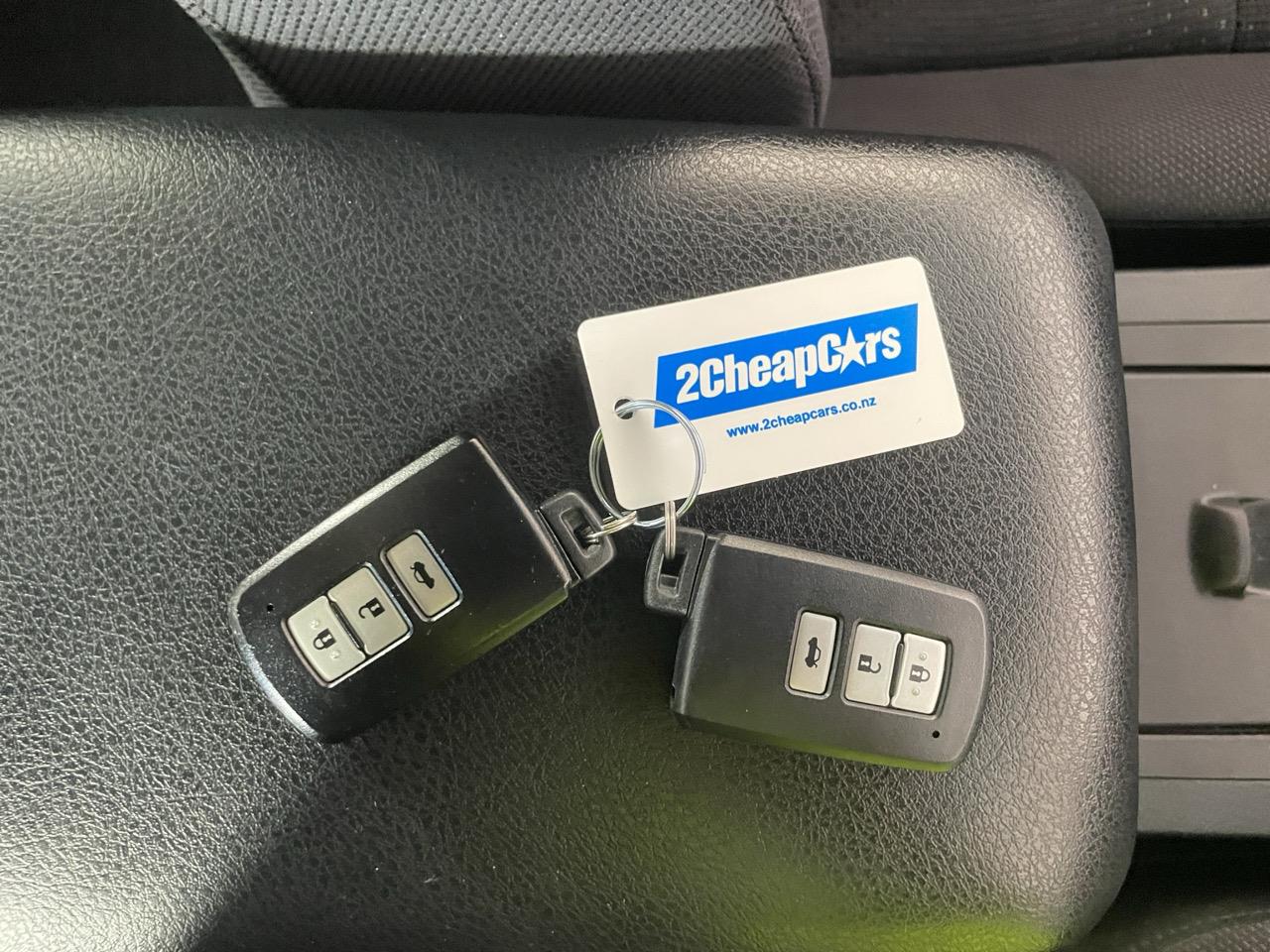 2013 Toyota Camry HYBRID G Sedan REVERSING CAMERA + AUTO LIGHTS + PUSH START