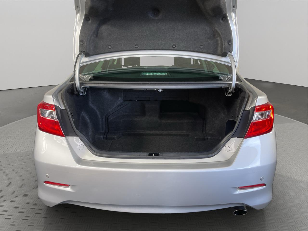 2013 Toyota Camry HYBRID G Sedan REVERSING CAMERA + AUTO LIGHTS + PUSH START