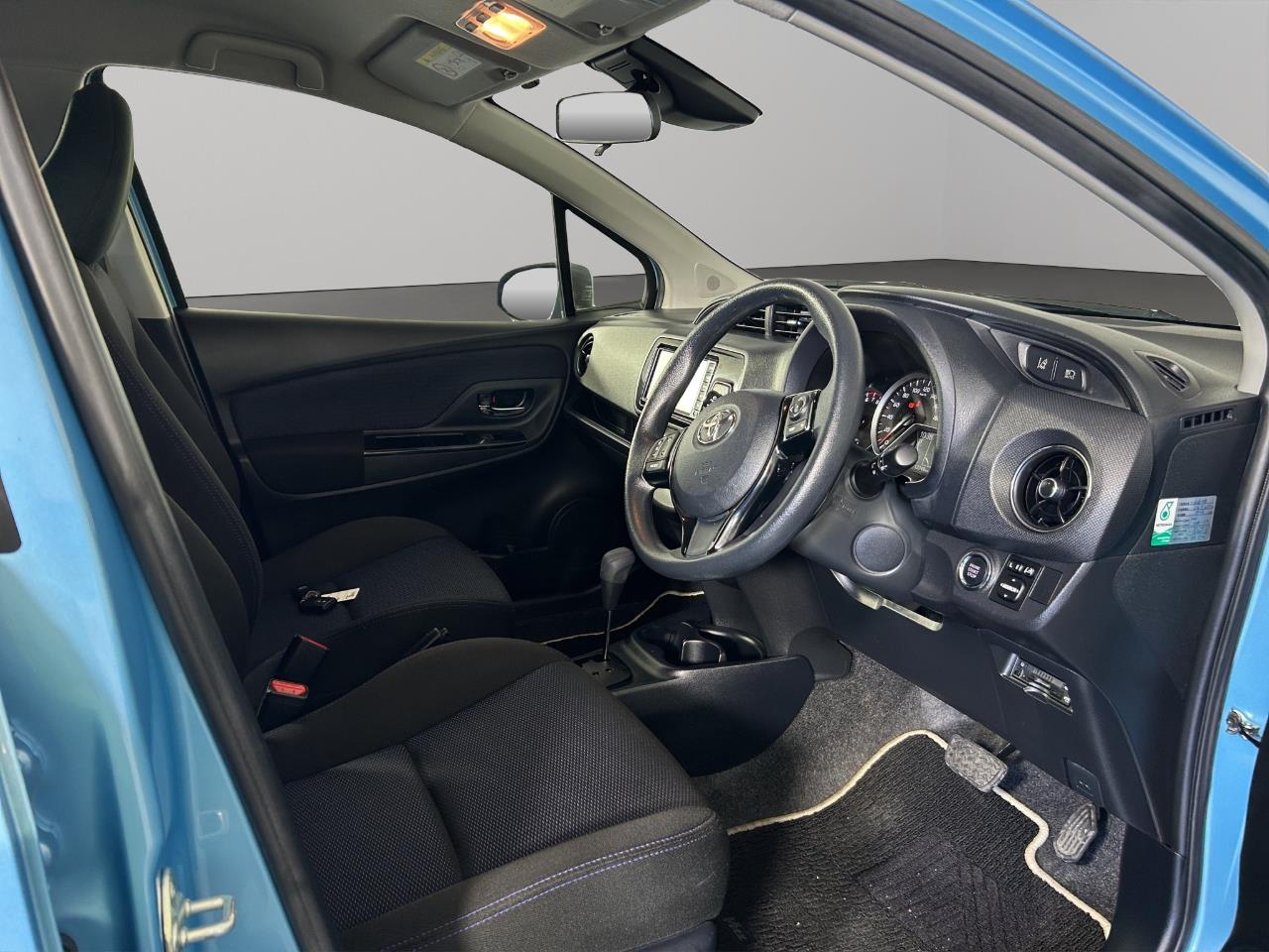 2016 Toyota Vitz F Hatchback LOW KM + REVERSING CAMERA + SMART KEY