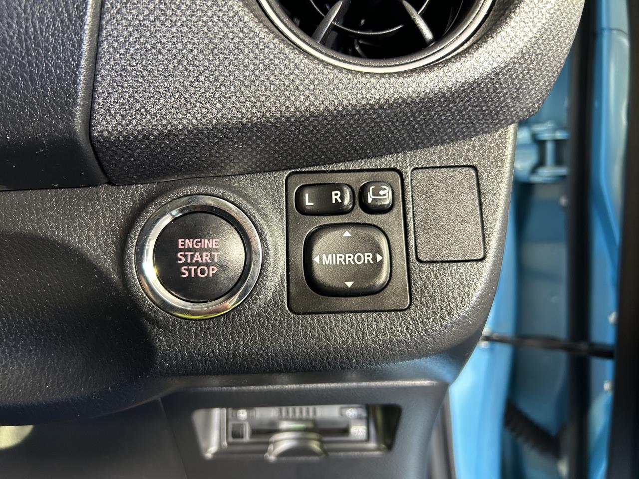 2016 Toyota Vitz F Hatchback LOW KM + REVERSING CAMERA + SMART KEY