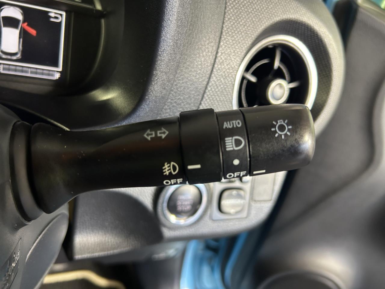 2016 Toyota Vitz F Hatchback LOW KM + REVERSING CAMERA + SMART KEY