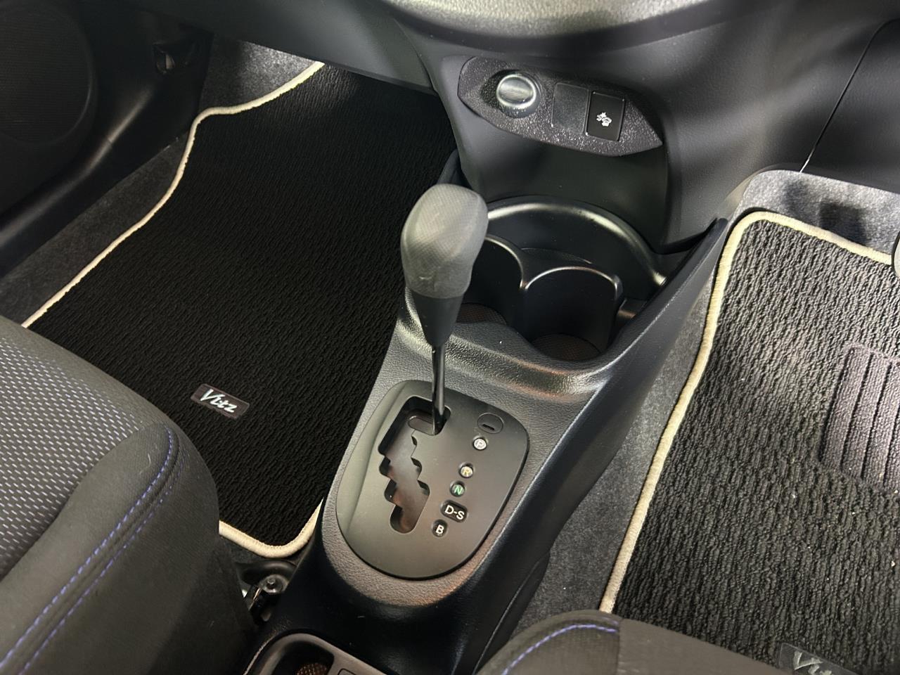 2016 Toyota Vitz F Hatchback LOW KM + REVERSING CAMERA + SMART KEY