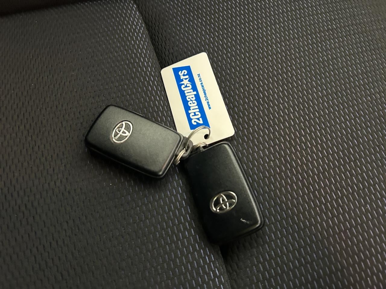 2016 Toyota Vitz F Hatchback LOW KM + REVERSING CAMERA + SMART KEY