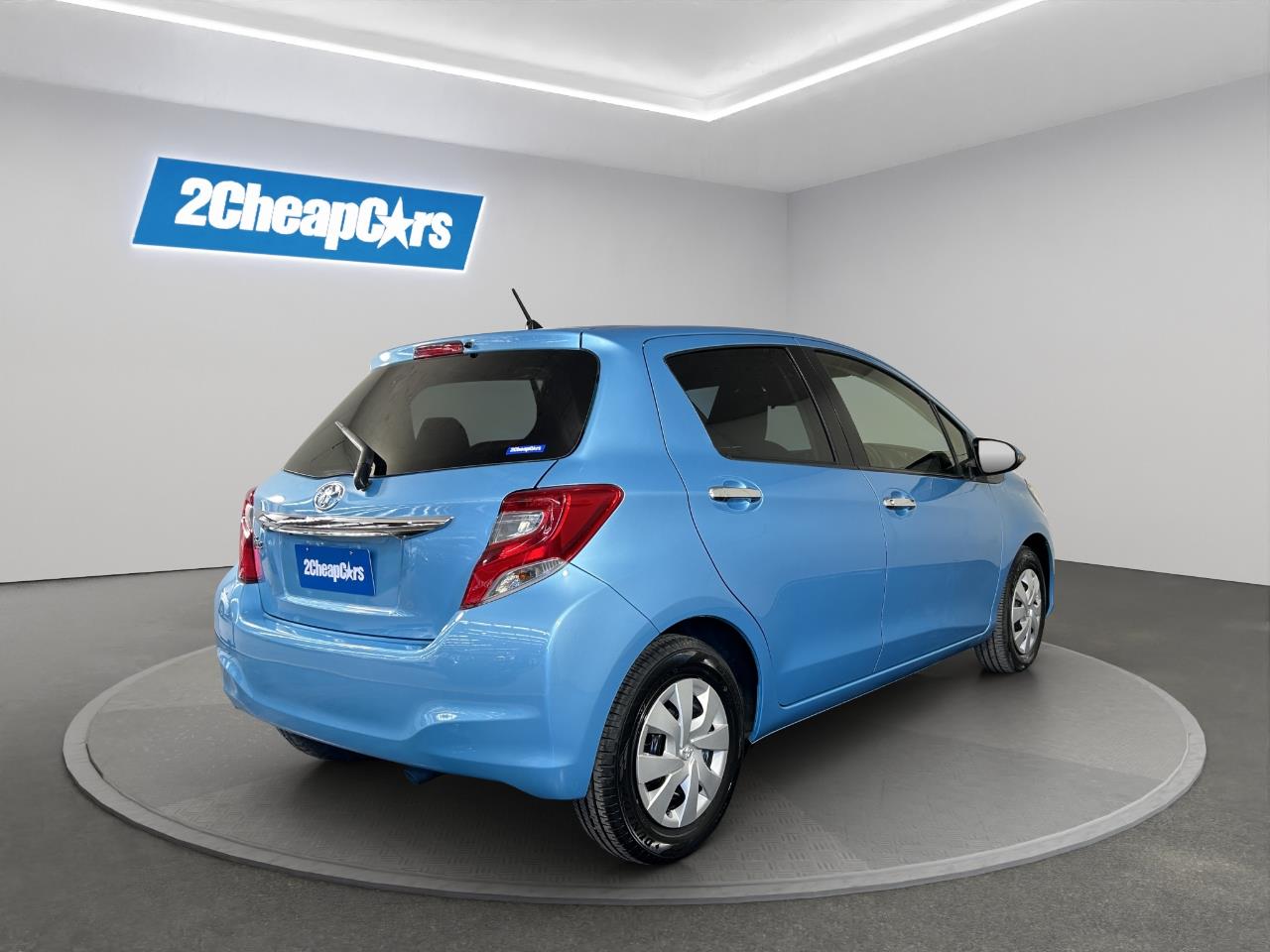 2016 Toyota Vitz F Hatchback LOW KM + REVERSING CAMERA + SMART KEY