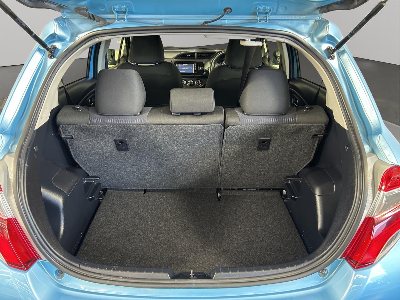 2016 Toyota Vitz F Hatchback LOW KM + REVERSING CAMERA + SMART KEY