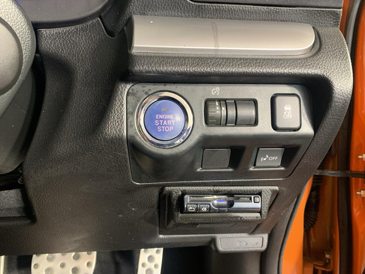 2014 Subaru XV HYBRID 2.0 L EYESIGHT AWD RV/SUV AWD + REVESING CAMERA + CRUISE CONTROL