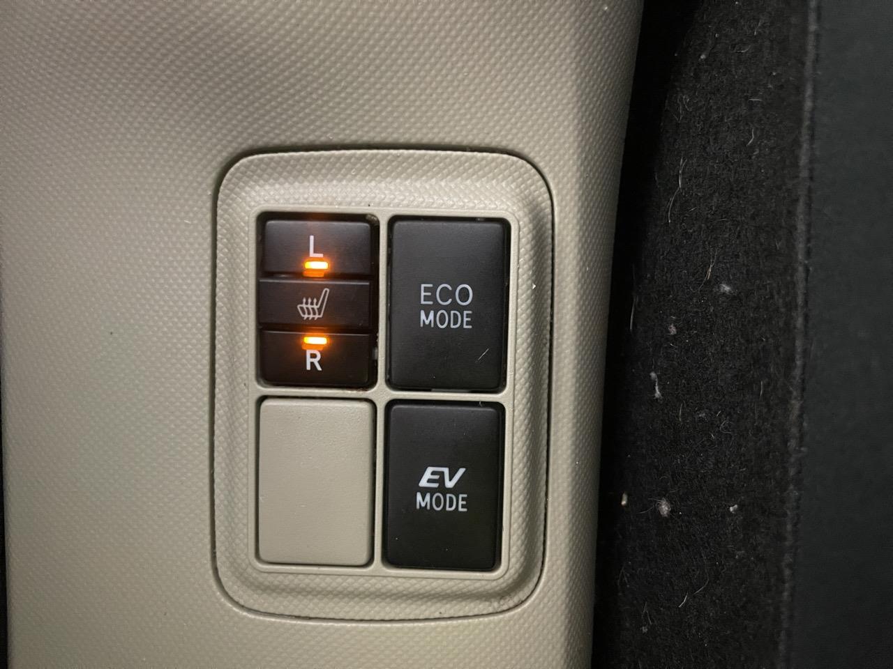 2013 Toyota Aqua G Hatchback HEATED SEATS + AUTO LIGHTS + PUSH BUTTON START