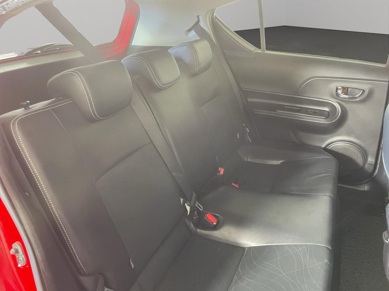 2016 Toyota Aqua Facelift Model S Hatchback CRUISE CONTROL + AUTO LIGHTS + REVERSING CAMERA