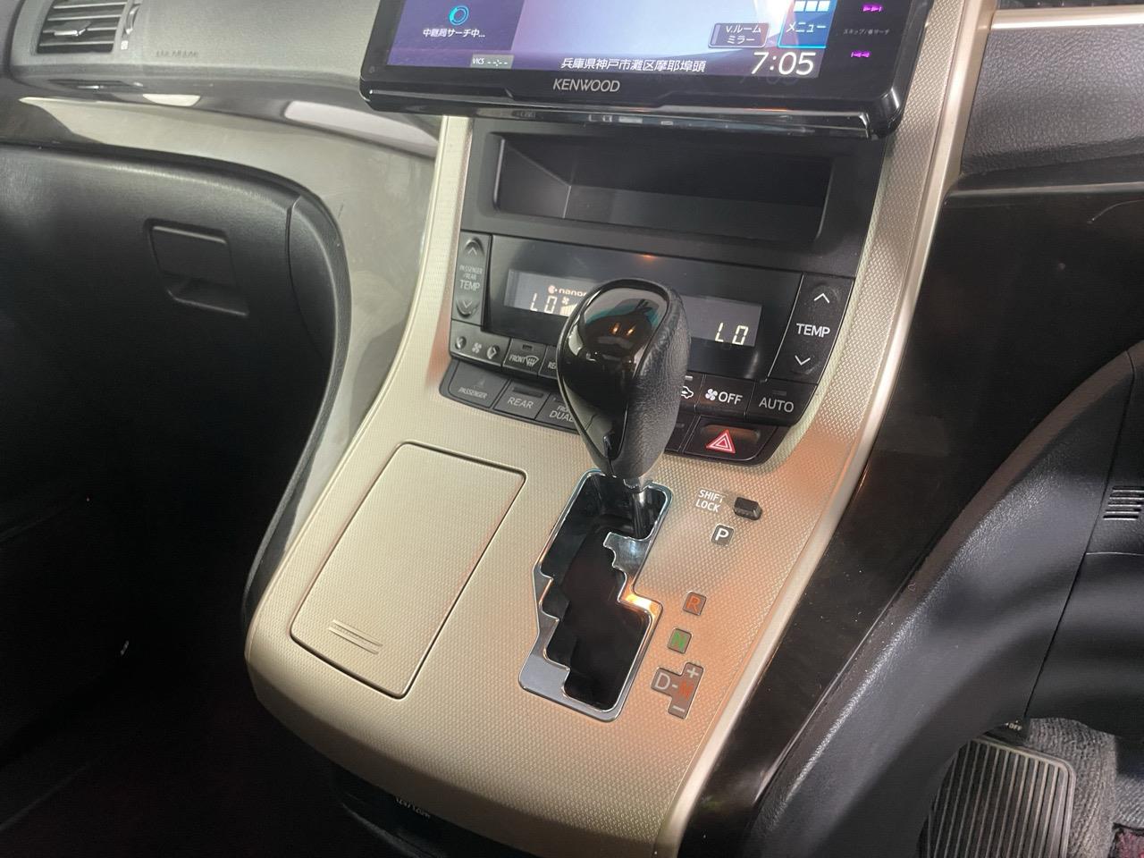 2013 Toyota Vellfire 2,4Z People Mover SUNROOF + REVERSING CAMERA + POWER REAR GATE