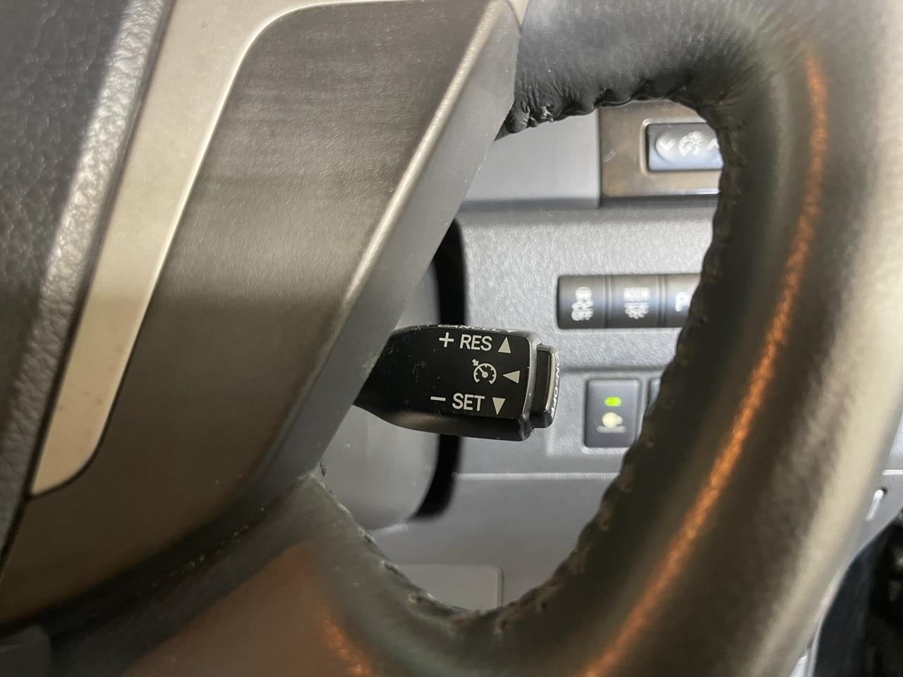 2013 Toyota Vellfire 2,4Z People Mover SUNROOF + REVERSING CAMERA + POWER REAR GATE