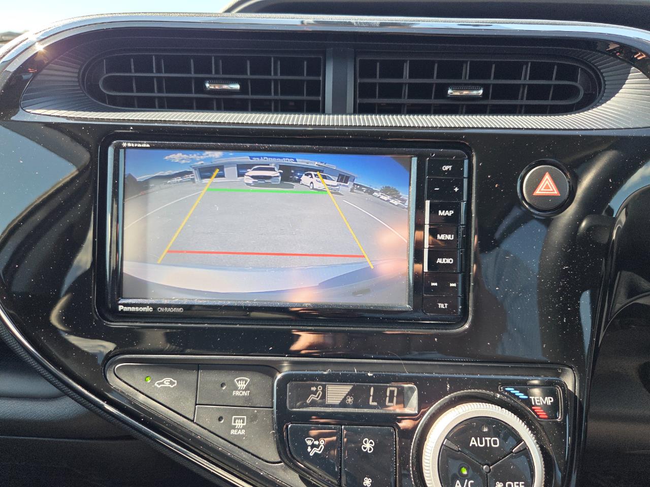 2018 Toyota Aqua Crossover Hatchback SMART KEY + REVERSING CAMERA + MAG WHEEL