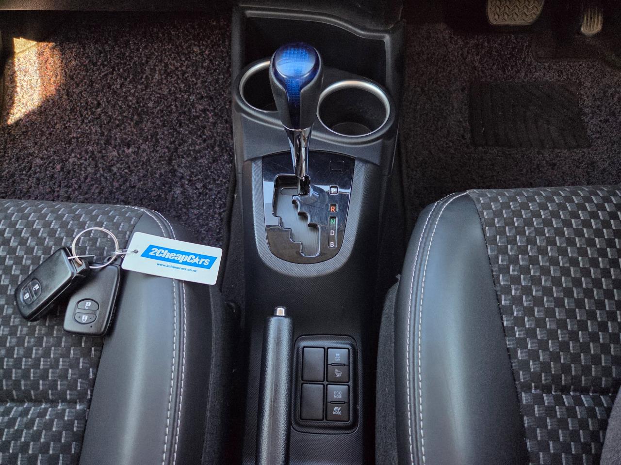 2018 Toyota Aqua Crossover Hatchback SMART KEY + REVERSING CAMERA + MAG WHEEL