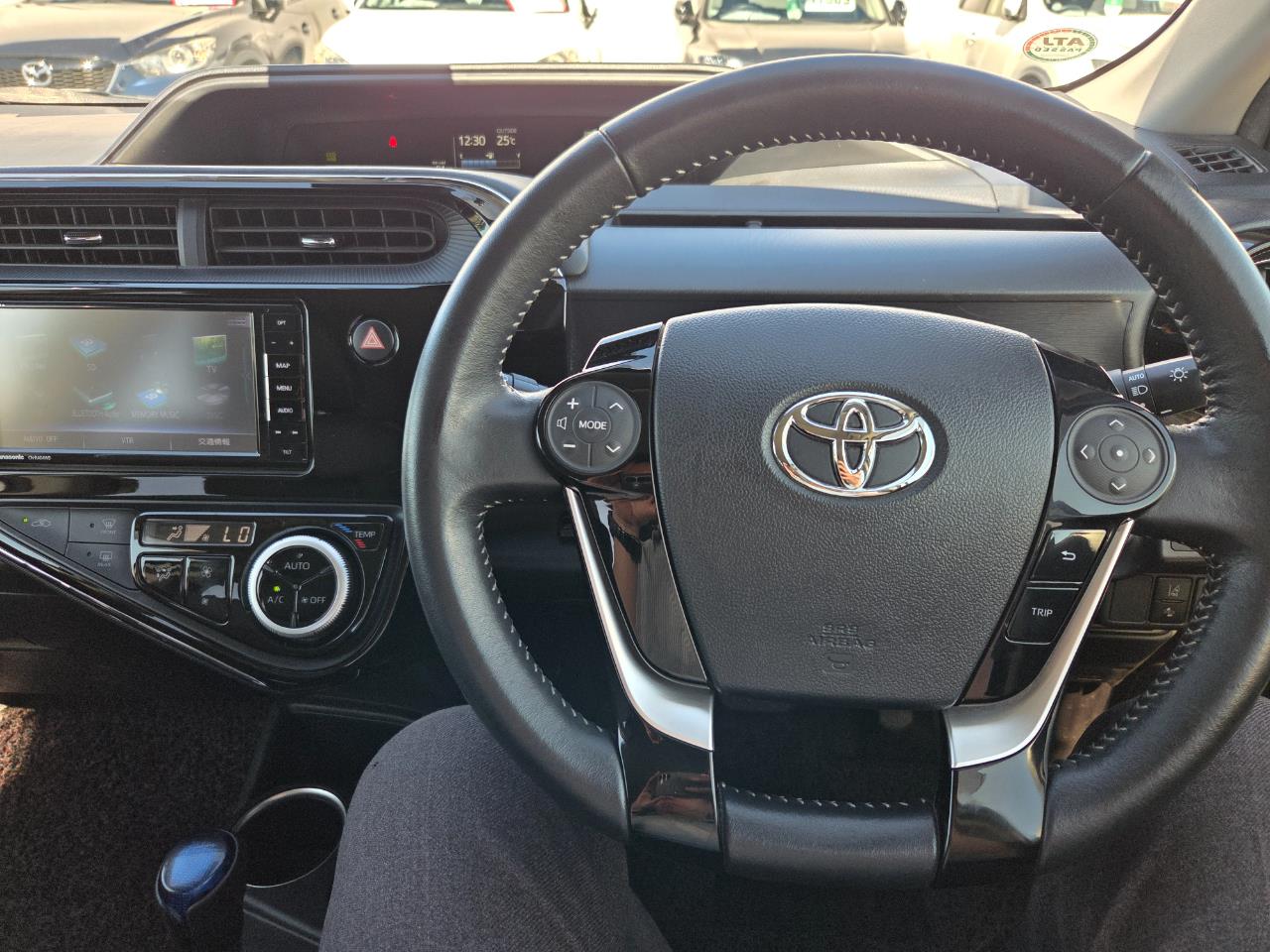 2018 Toyota Aqua Crossover Hatchback SMART KEY + REVERSING CAMERA + MAG WHEEL