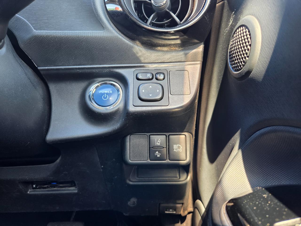 2018 Toyota Aqua Crossover Hatchback SMART KEY + REVERSING CAMERA + MAG WHEEL