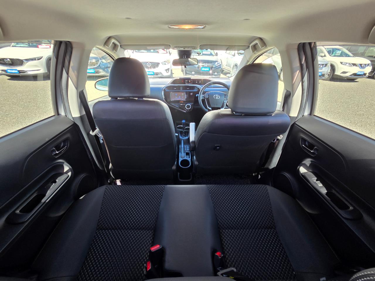 2018 Toyota Aqua Crossover Hatchback SMART KEY + REVERSING CAMERA + MAG WHEEL