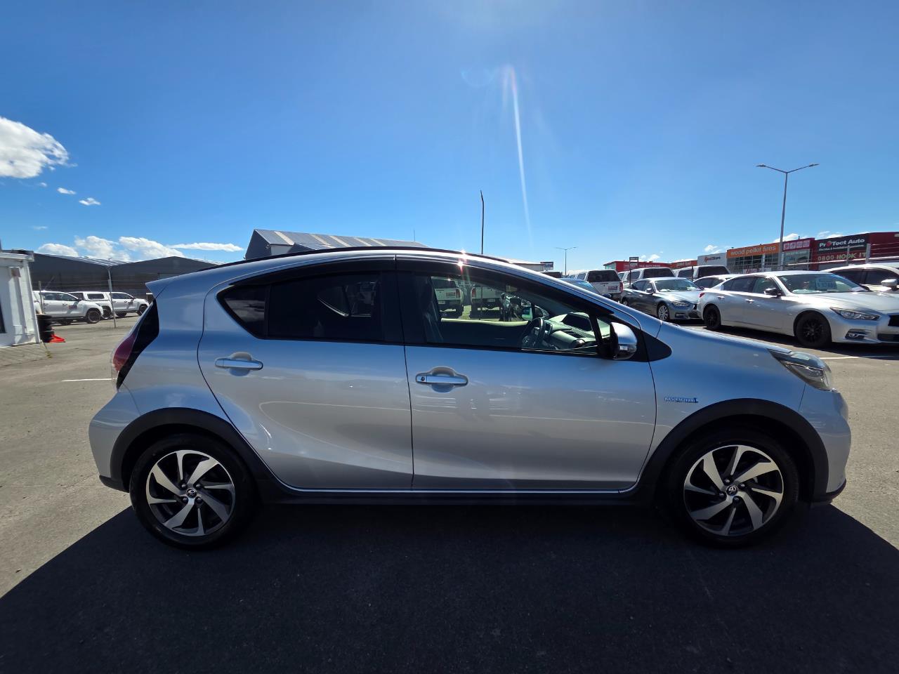 2018 Toyota Aqua Crossover Hatchback SMART KEY + REVERSING CAMERA + MAG WHEEL