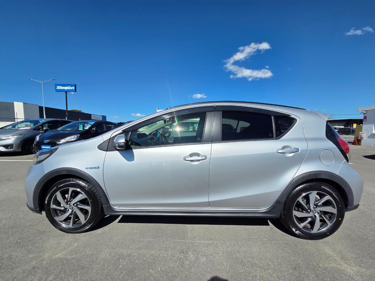 2018 Toyota Aqua Crossover Hatchback SMART KEY + REVERSING CAMERA + MAG WHEEL