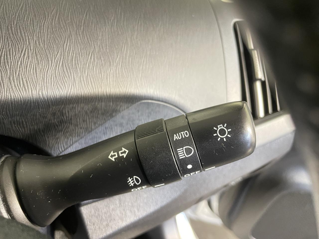 2012 Toyota Prius G Station Wagon CRUISE CONTROL + PUSH START + AUTO LIGHTS