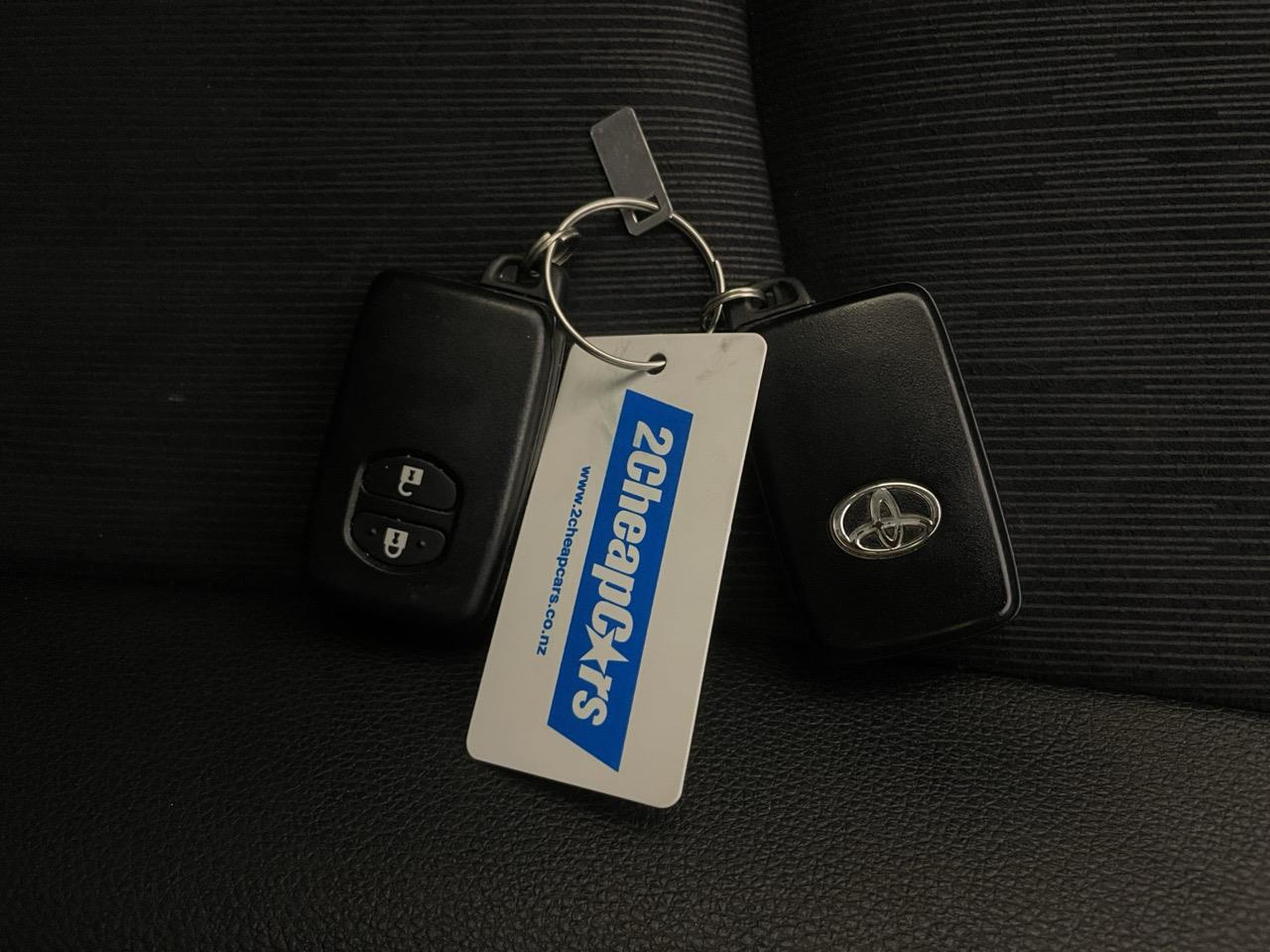 2012 Toyota Prius G Station Wagon CRUISE CONTROL + PUSH START + AUTO LIGHTS