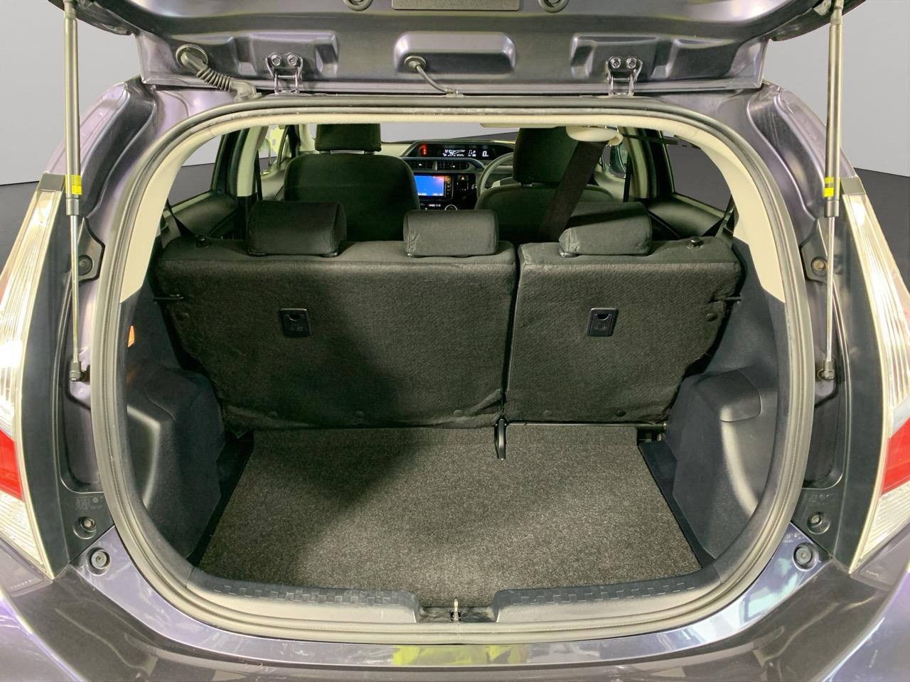 2015 Toyota Aqua Facelift Model S Hatchback CRUISE CONTROL + HEATED SEATS + REVERSING CAMERA