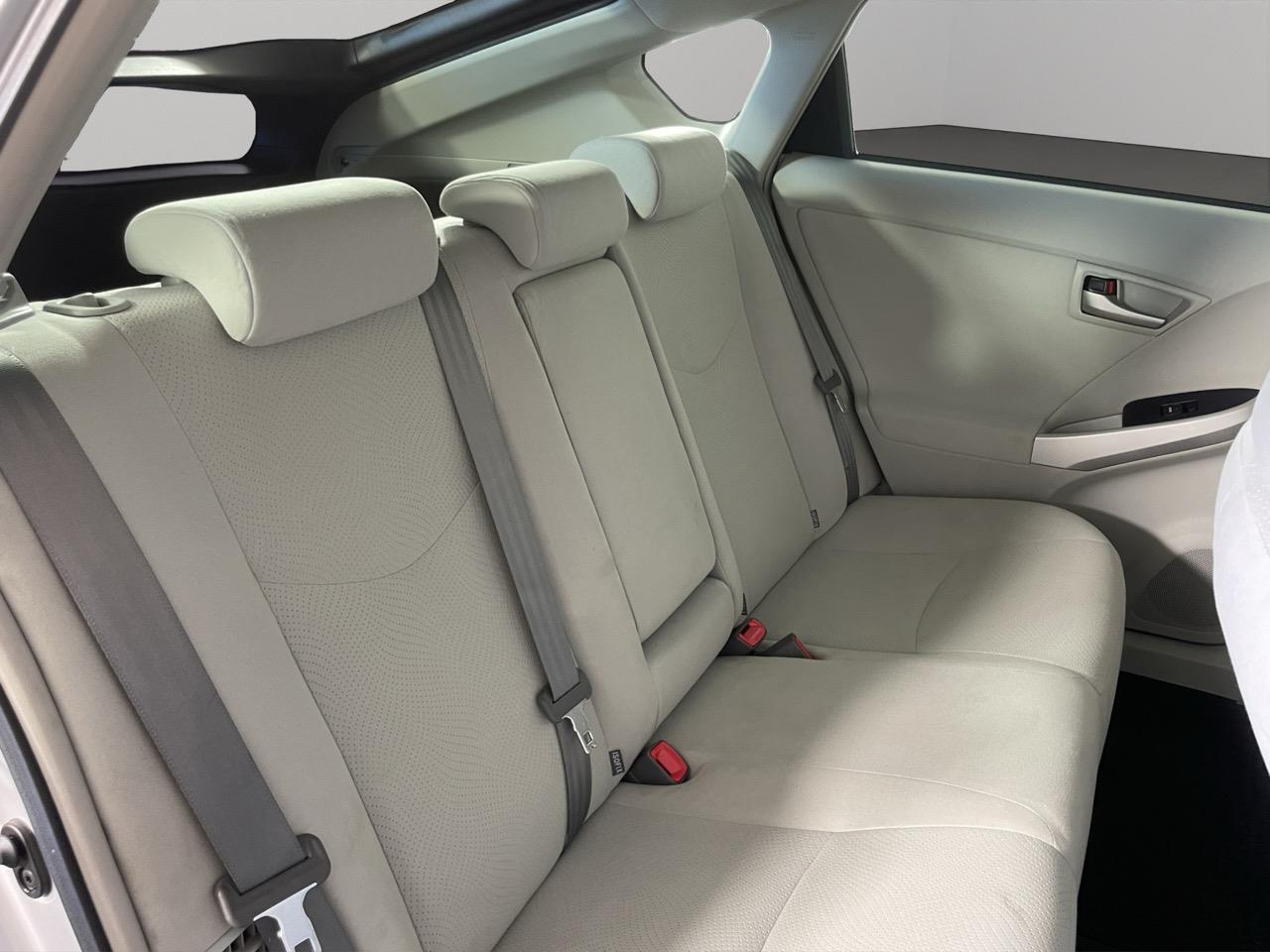 2012 Toyota Prius S Hatchback LOW KM + REVERSING CAMERA + AUTO LIGHTS