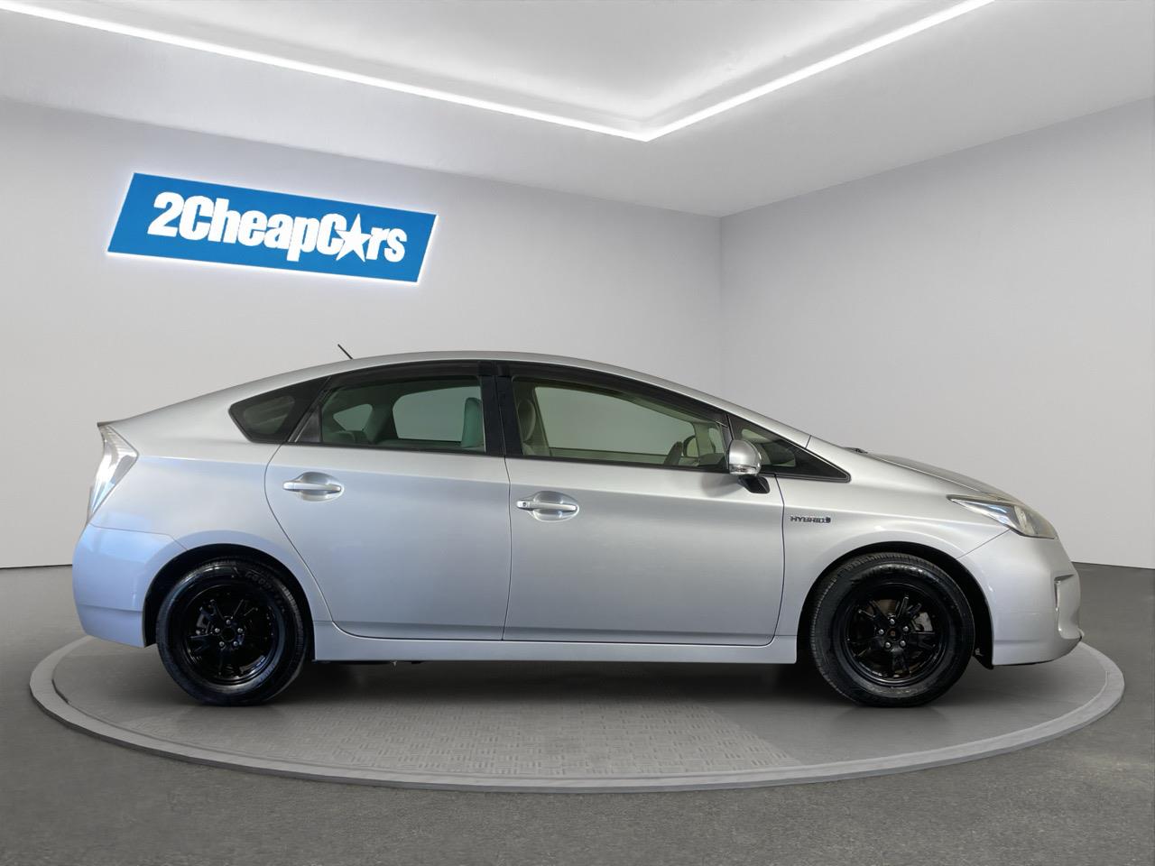 2012 Toyota Prius S Hatchback LOW KM + REVERSING CAMERA + AUTO LIGHTS