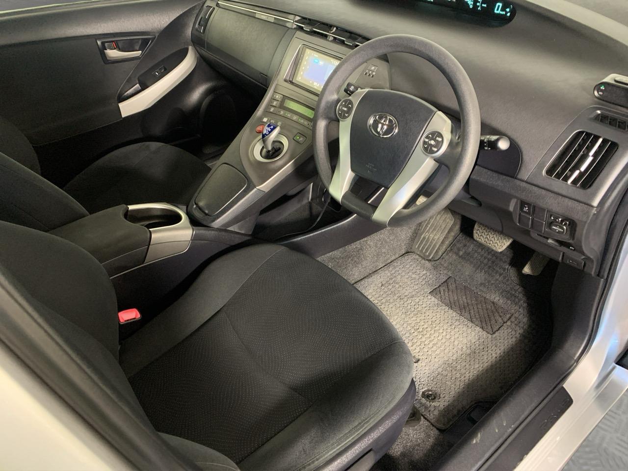 2012 Toyota Prius S Hatchback PUSH BUTTON START + AUTO LIGHTS + REVERSING CAMERA