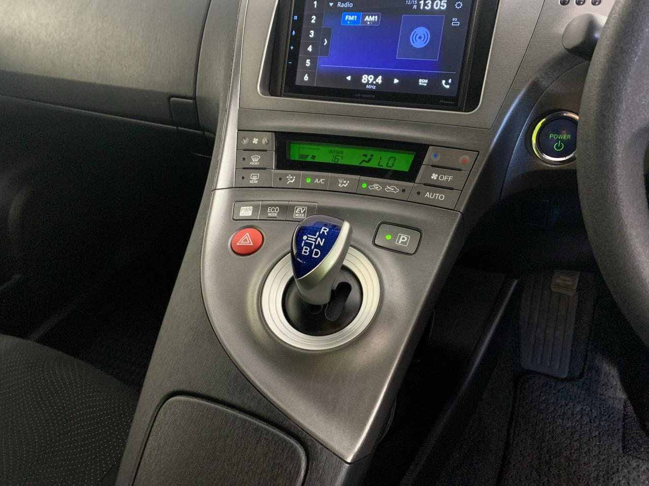 2012 Toyota Prius S Hatchback PUSH BUTTON START + AUTO LIGHTS + REVERSING CAMERA