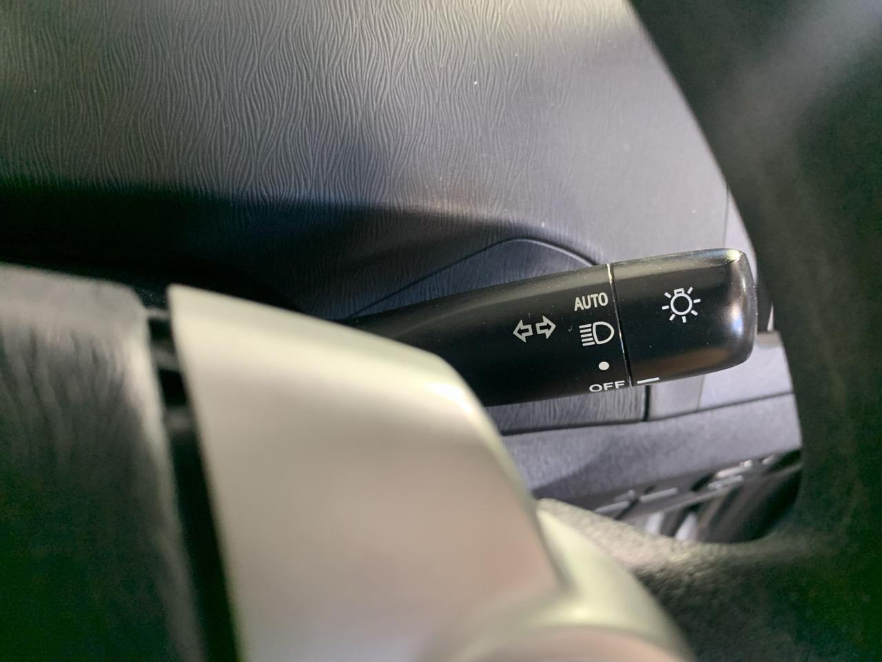 2012 Toyota Prius S Hatchback PUSH BUTTON START + AUTO LIGHTS + REVERSING CAMERA