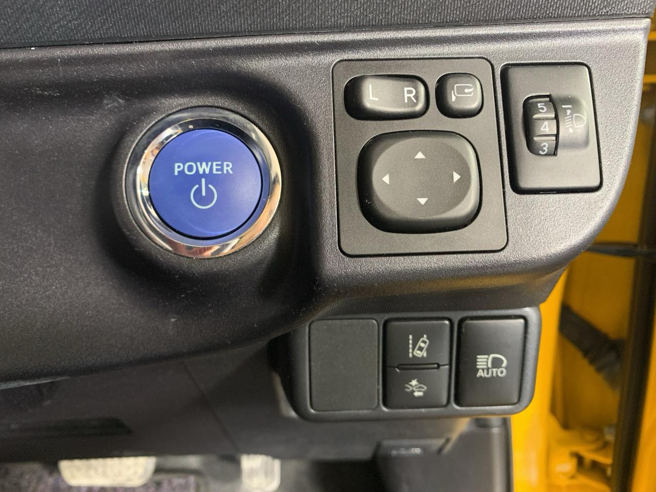 2017 Toyota Aqua New Shape G Hatchback REVERSING CAMERA + HEATED SEATS + AUTO LIGHTS