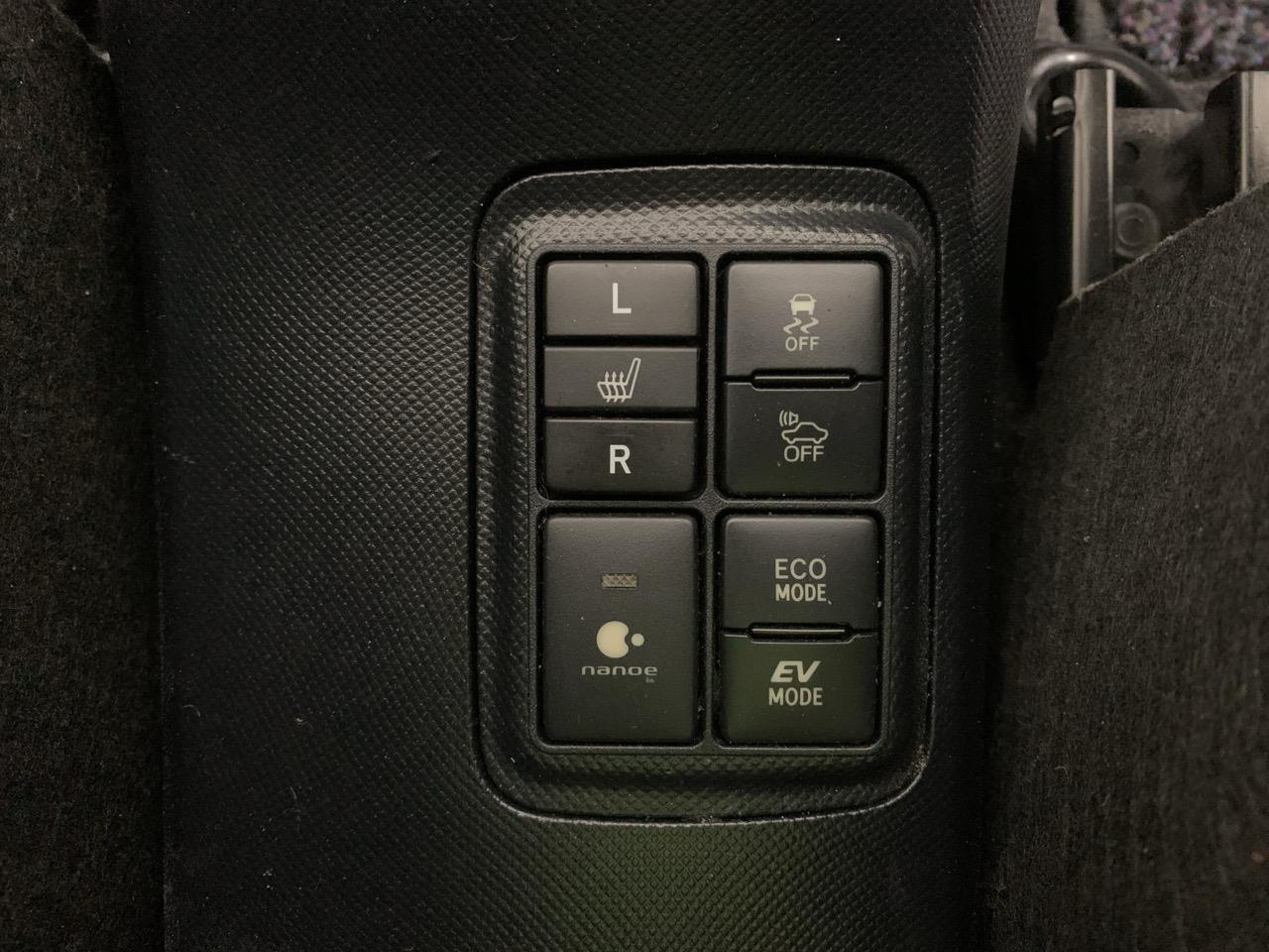 2017 Toyota Aqua New Shape G Hatchback REVERSING CAMERA + HEATED SEATS + AUTO LIGHTS