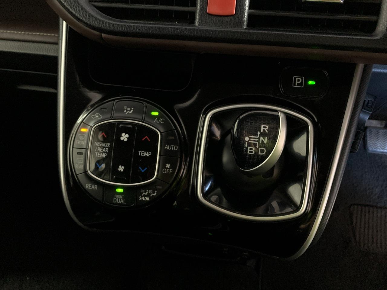 2014 Toyota Esquire Hybrid G People Mover CRUISE CONTROL + POWER SLIDING DOORS + AUTO LIGHTS