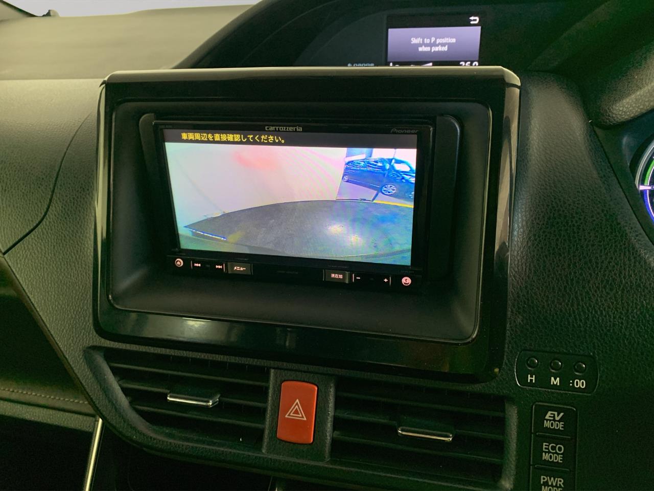 2014 Toyota Esquire Hybrid G People Mover CRUISE CONTROL + POWER SLIDING DOORS + AUTO LIGHTS