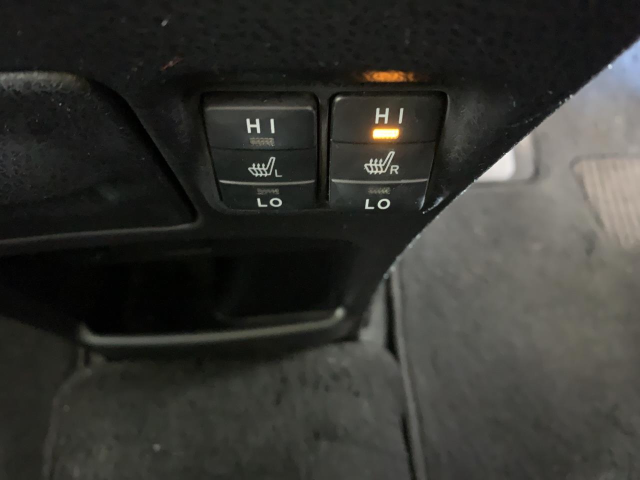 2014 Toyota Esquire Hybrid G People Mover CRUISE CONTROL + POWER SLIDING DOORS + AUTO LIGHTS