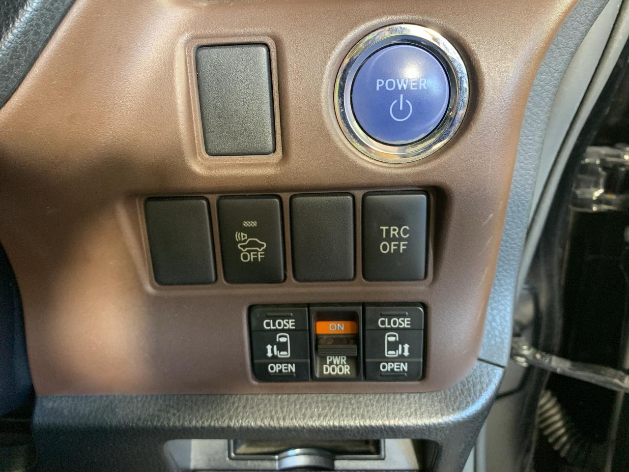 2014 Toyota Esquire Hybrid G People Mover CRUISE CONTROL + POWER SLIDING DOORS + AUTO LIGHTS