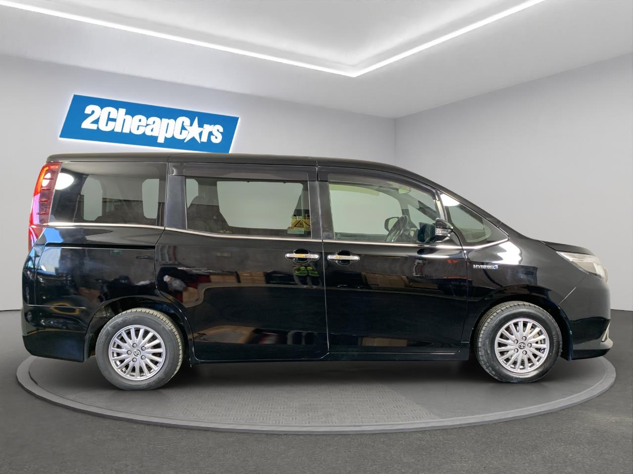 2014 Toyota Esquire Hybrid G People Mover CRUISE CONTROL + POWER SLIDING DOORS + AUTO LIGHTS