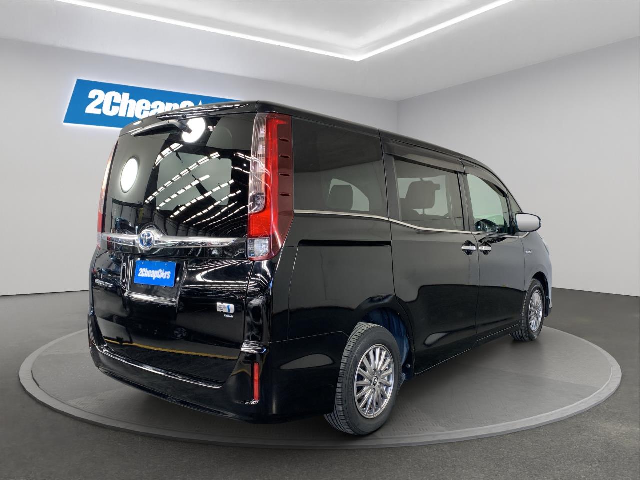 2014 Toyota Esquire Hybrid G People Mover CRUISE CONTROL + POWER SLIDING DOORS + AUTO LIGHTS