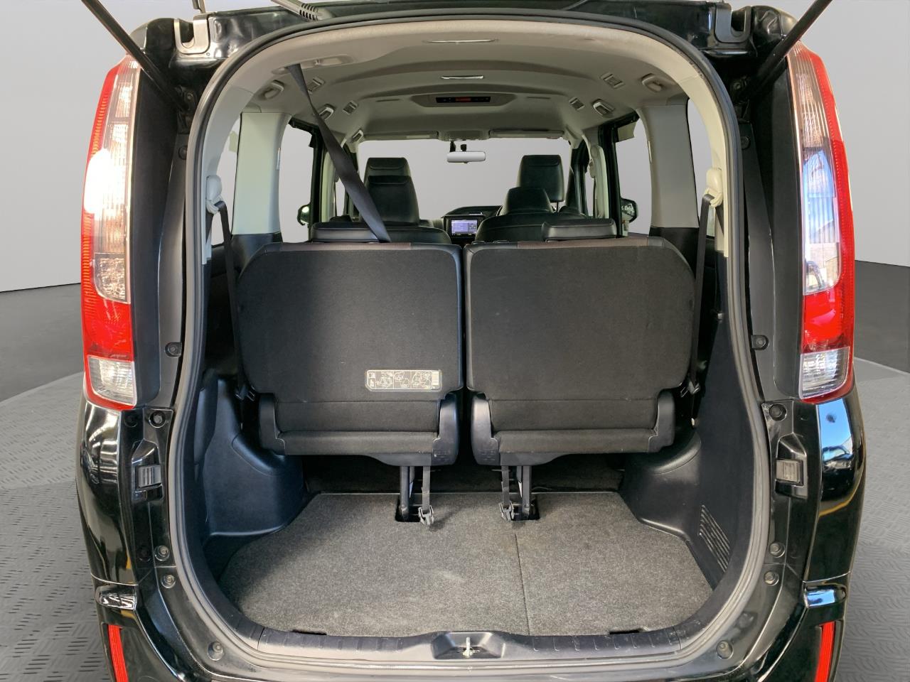 2014 Toyota Esquire Hybrid G People Mover CRUISE CONTROL + POWER SLIDING DOORS + AUTO LIGHTS