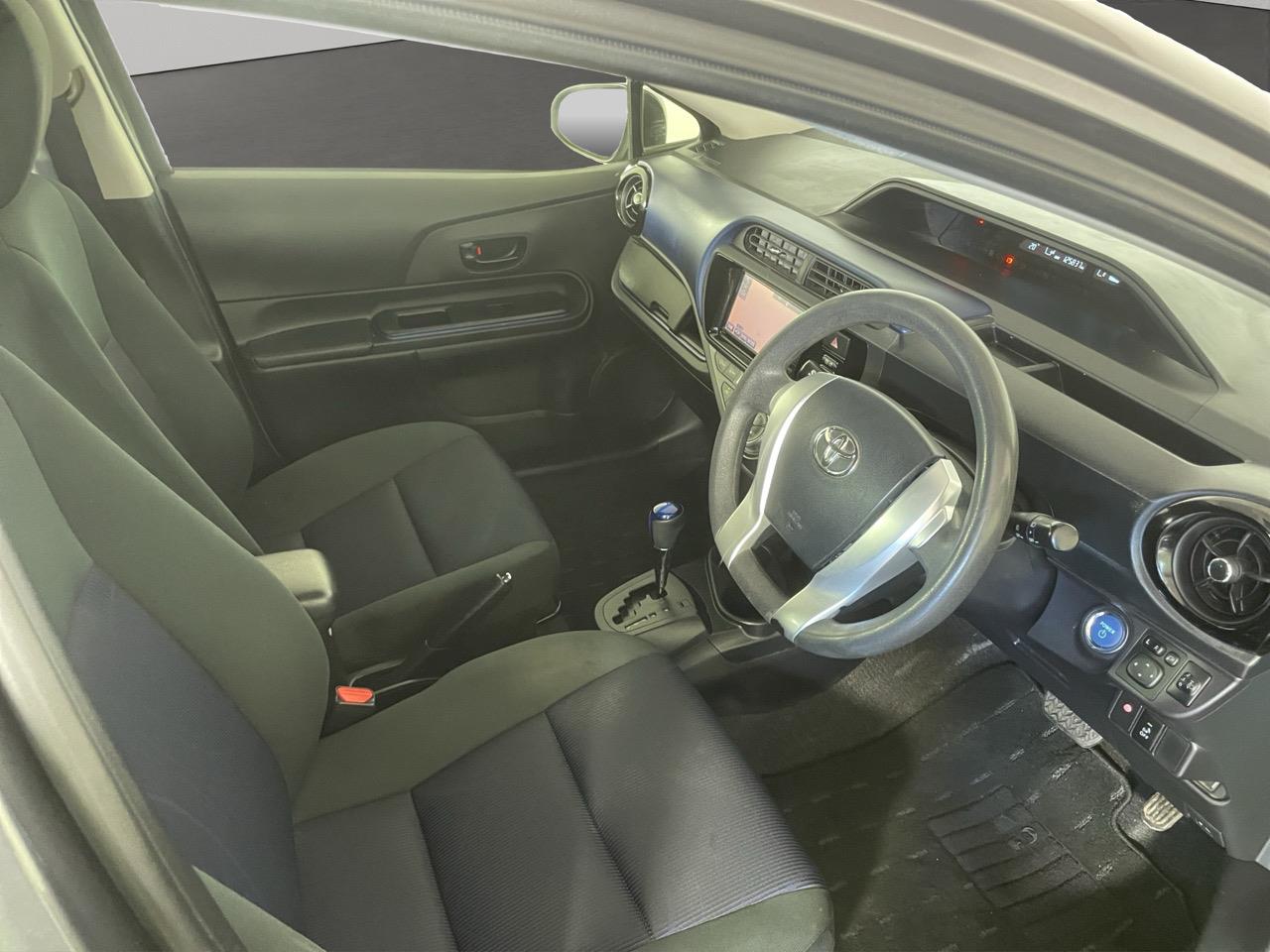 2015 Toyota Aqua Facelift Model S Hatchback PUSH BUTTON START + AUTO LIGHTS