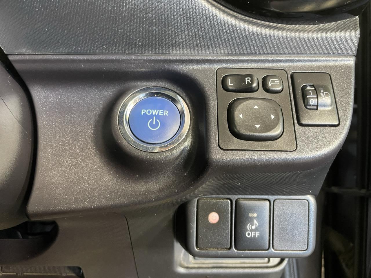 2015 Toyota Aqua Facelift Model S Hatchback PUSH BUTTON START + AUTO LIGHTS