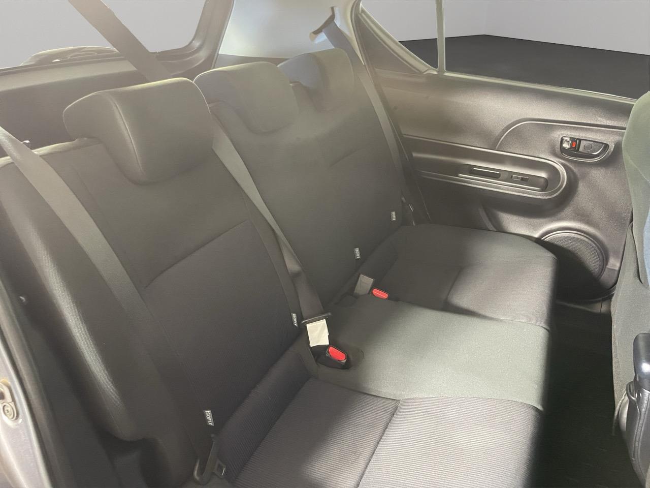 2015 Toyota Aqua Facelift Model S Hatchback PUSH BUTTON START + AUTO LIGHTS