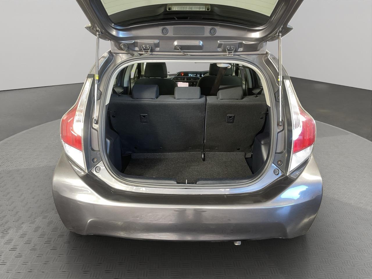 2015 Toyota Aqua Facelift Model S Hatchback PUSH BUTTON START + AUTO LIGHTS