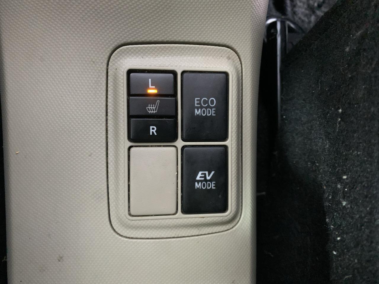 2013 Toyota Aqua G Hatchback HEATED SEATS+ PUSH BUTTON START + AUTO LIGHTS