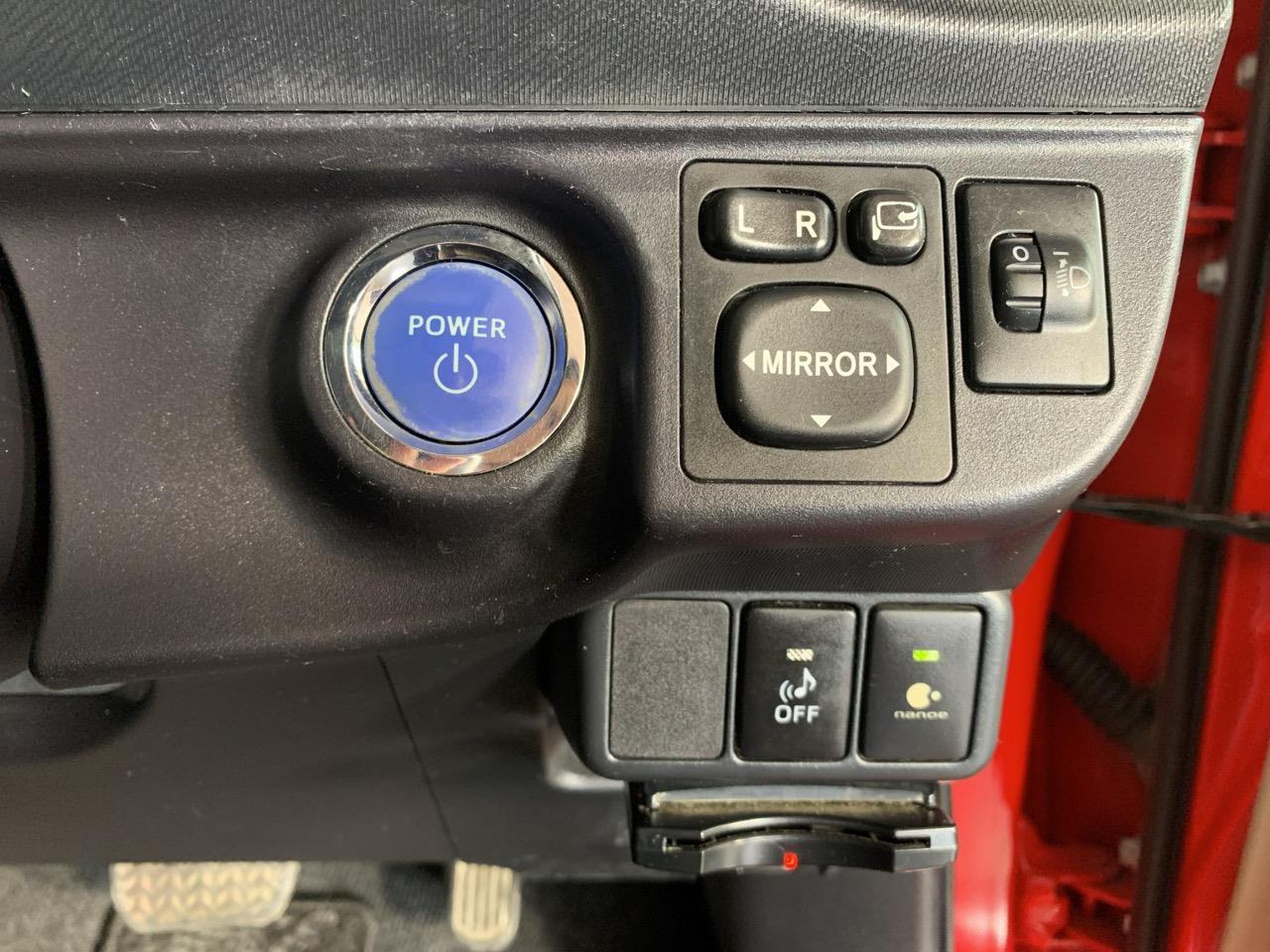 2013 Toyota Aqua G Hatchback HEATED SEATS+ PUSH BUTTON START + AUTO LIGHTS