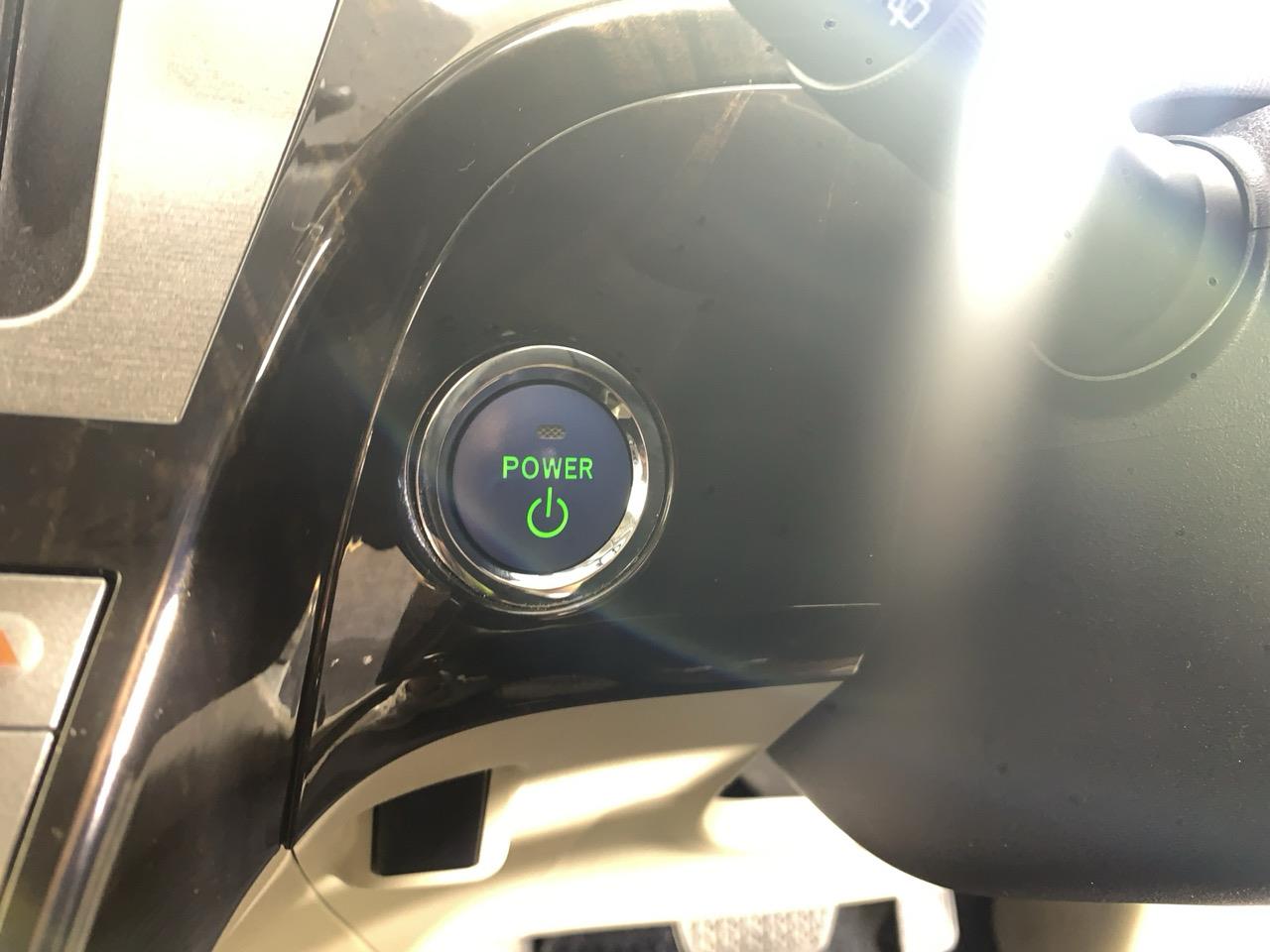 2013 Toyota Prius S Hatchback REVERSING CAMERA + PUSH BUTTON START + AUTO LIGHTS