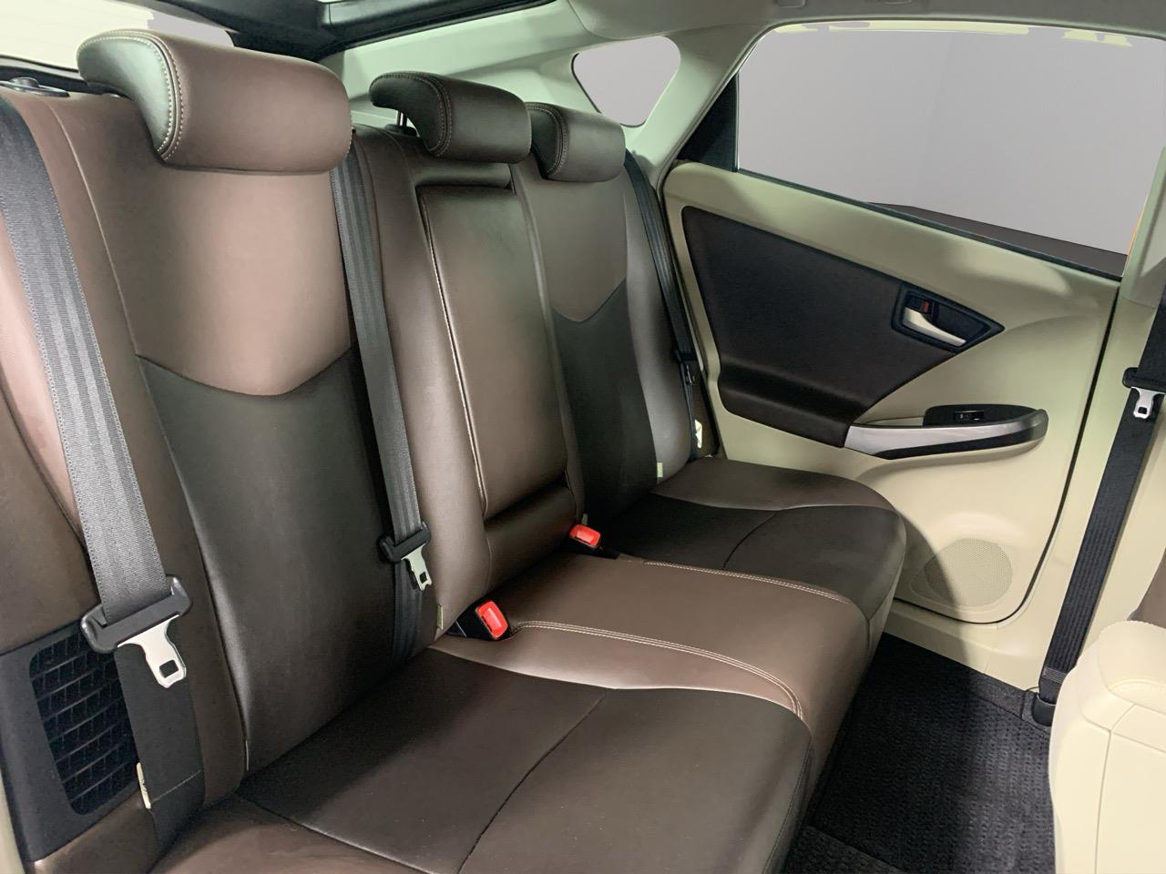 2013 Toyota Prius S Hatchback REVERSING CAMERA + PUSH BUTTON START + AUTO LIGHTS