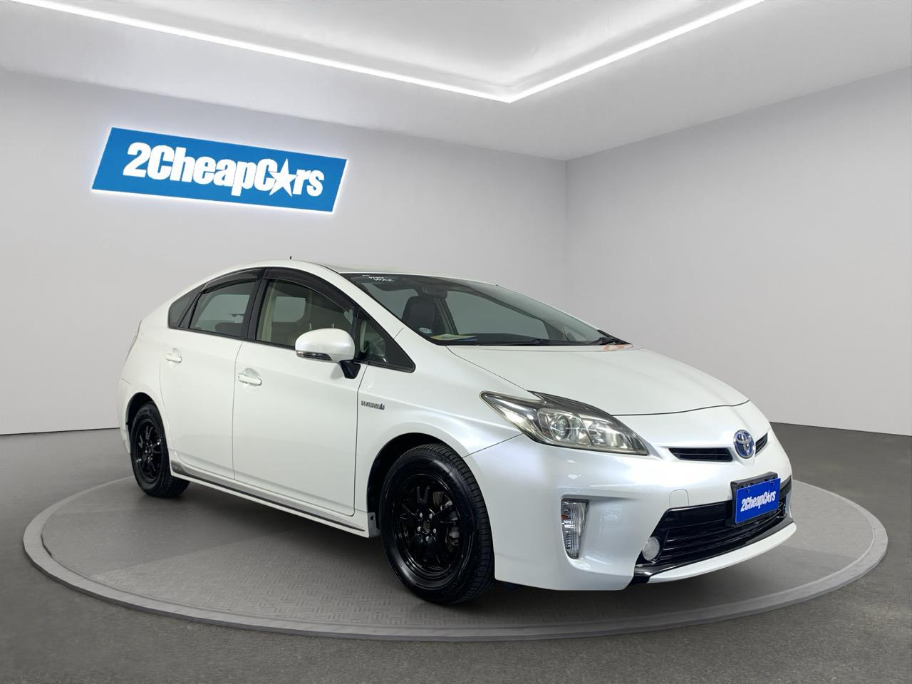 2013 Toyota Prius S Hatchback REVERSING CAMERA + PUSH BUTTON START + AUTO LIGHTS