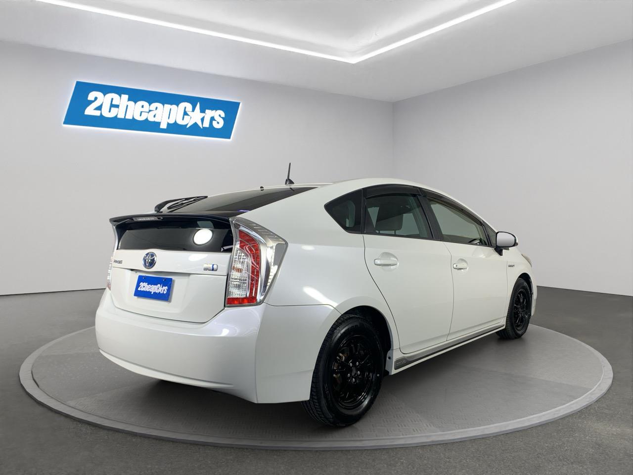 2013 Toyota Prius S Hatchback REVERSING CAMERA + PUSH BUTTON START + AUTO LIGHTS