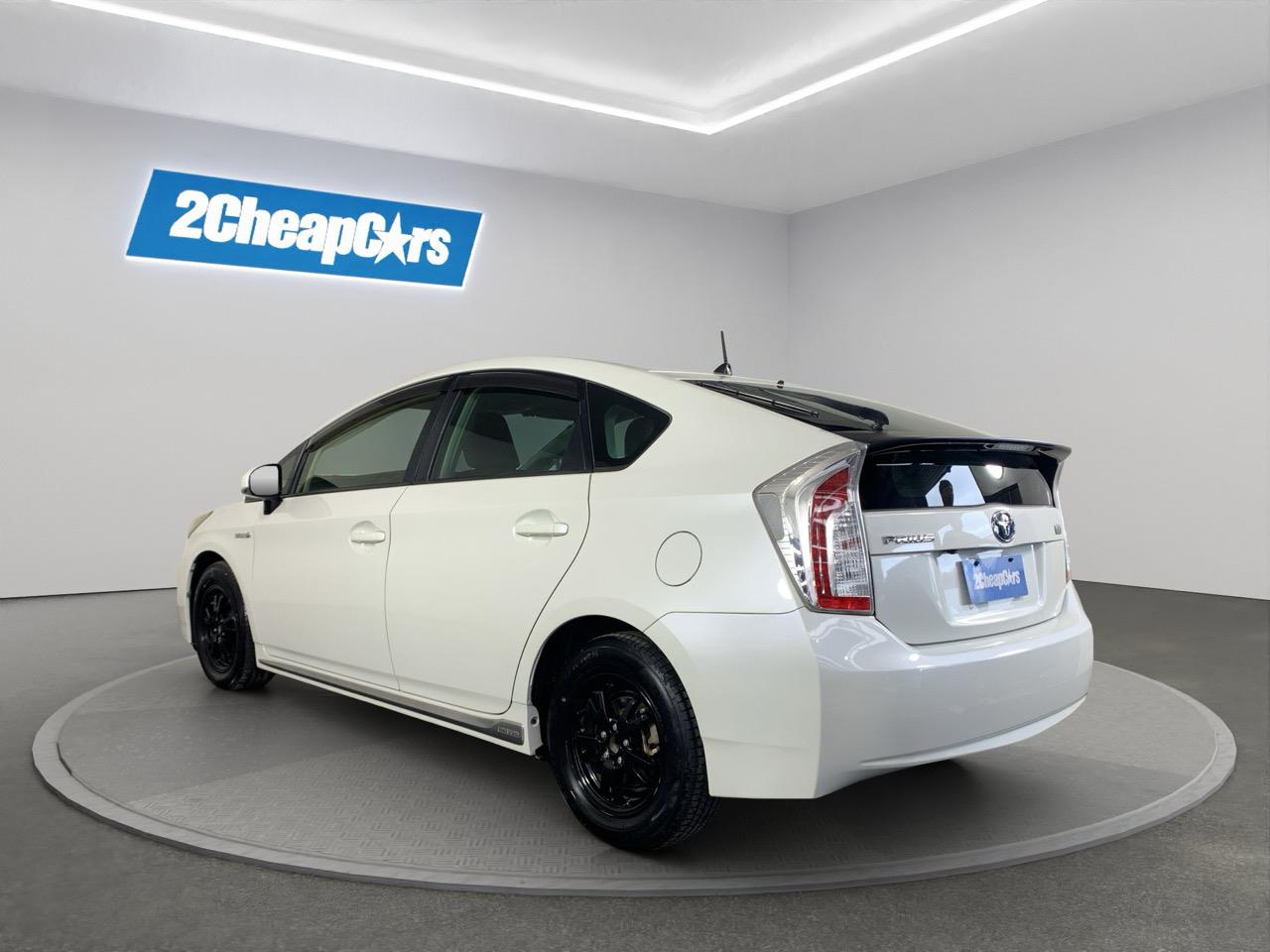 2013 Toyota Prius S Hatchback REVERSING CAMERA + PUSH BUTTON START + AUTO LIGHTS